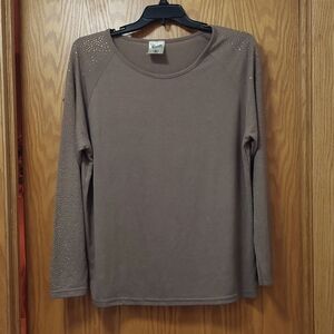 Woman's Vocal Long Sleeve Top      Size Large Embelished Sleeves